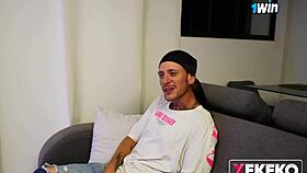 Mi Hermanastra Aprovecha Que Esta Sola En Casa Para Follar Con El Repartidor Y Terminar Con El Coño Lleno De Leche!