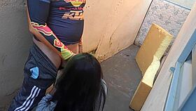 adoro quando vejo minha sobrinha de calça apertada já como ela ali na rua mesmo