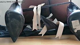 mexican girl masturbates in pink heels