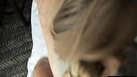 Jej orgasmus ohromí - divoká blondýna dostává oční orgasmusy