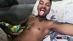 Trisal fucks deliciously in anal