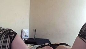 Vibrator play on pussy in homemade session