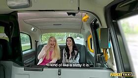 Falsk taxisjåfør får flaks med to sexy hornede babes i vill FFM-trio for syndig knulling