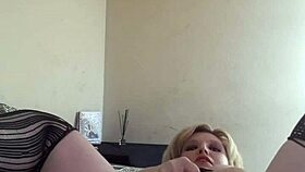 Vibrator play on pussy in homemade session