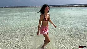 beauty pees on maldives beach, gets golden shower on glasses 😲