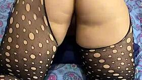 La madrastra de mi amigo tiene un culo impresionante y me la acabe follando - sexo casero real