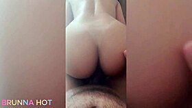 Fodendo A Buceta Da Novinha Casada E Dando Tapas Na Bunda Dela Até Gozar Gostoso Na Cara Dessa Putinha Safada