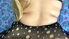 La madrastra de mi amigo tiene un culo impresionante y me la acabe follando - sexo casero real