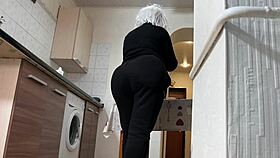 Is The Old Stepmom's Wide Hips Aroused For Homemade Anal Assfucking?