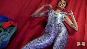 i love wearing tight leggings and panties for solo fetish compilations during covid