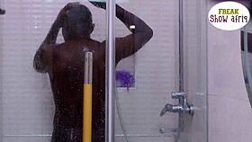 奥加很忙，所以饥渴太太让大鸡巴门卫操她喷水很多次，请订阅红