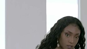 Bubble Butt Craves Thick Dick In Juicy Coochie!