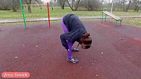 Jeny smith flashing in pantyhose?