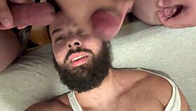 Homem barbudo chupa 41 paus -19� 20� e 21� mamadas - v�deo completo