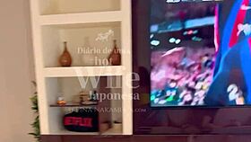 Negao fodendo forte a esposa gostosa enquanto o corno toca punheta asiatica safada pediu para os dois gozarem na cara - john coffee - lina nakamura