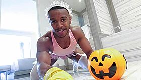 MAIDS CLEANING SKILLS EARN HIM A NICE BIG FAT TIP!