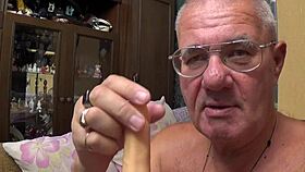 Eh bro, suamiku emang tukang hisap kontol, sambut semua gay dan bi-curhatan!