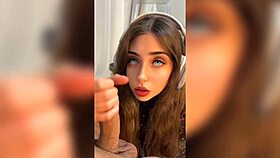Girl fucks while listening to music and orgasms.
