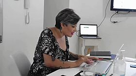 me encanta que me deje el culo bien abierto y lleno de leche para cuando venga mi marido coja un culo lleno de leche y bien dilatado