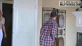 Nevlastní máma Emma Hix učí syna orálu