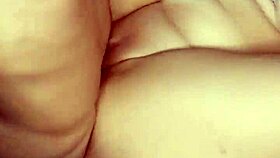 fodendo a bucetinha rosa molhada da novinha casada branquinha close up