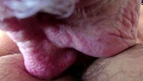 ¡El abuelo lame el culo apretado de esta mexicana antes de una corrida masiva! 💦