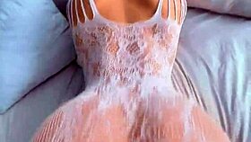 Beautiful latina shaking big ass on all fours