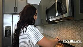 Эй мачеха Алекса Пейн, юзай меня пока варишь суп на кухне POV