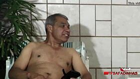 tiozinho i sobrinho tražiraju zgodnu brinettu Saru Rosu Rubens Badaro Bettoh Fitness Zé das Calcinhas kompletan video na xvideos