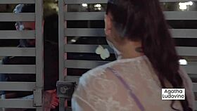 policial invade uma festa ap�s uma denuncia anonima e flagra duas novinhas transando