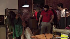 ฉันอับอายมาก โดนเย็ดสองรูในที่สาธารณะ หยุดไม่ได้...