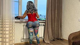 Mature stepmom's sexy thighs suggest something naughty 😏