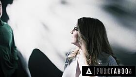 Wow, Charles Dera och Codi Vore spionerar på Coco Lovelocks VR-present!