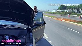 Novinha asiatica pede ajuda e acaba fudendo na estrada?