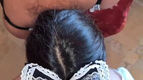 Joven sirvienta me da su culito por dinero después de limpiar, necesitada por la cuarentena