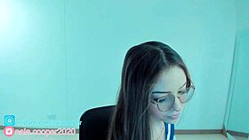 Watch these cheerleaders finger themselves on webcam! So sexy!