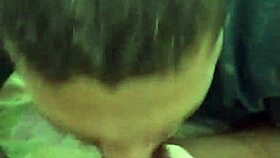 chupando e tomando leite do entregador gay no oral intenso