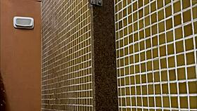 Hé mec, tu mates le dotado sous la douche au gym ou quoi ?