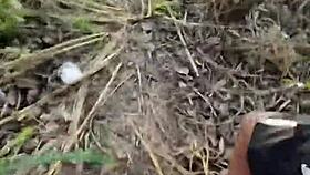 negao hetero dotado encontra novinho sedento por rola atras da escola e fode o cu dele