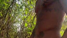 negao hetero dotado encontra novinho sedento por rola atras da escola e fode o cu dele