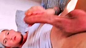 El chacal ama los aceites el pasivo lo sabe entonces se dejo masajear y mormosear