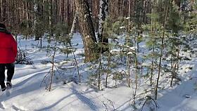 Chubby hottie in leggings gets sucked in woods