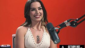 Quiver Queen Chanel Camryn's Intense Hitachi Orgasm