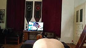 Aku kongkek tekak hamba gay aku dalam dengan throatpie sambil tengok porn