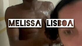 Negão roludo me comeu no banho sem camisinha e gozou na minha cara