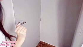 Дошла сам кући, а моја корак-кћерка моли за помоћ у домаћем задатку. Како да одолим њеној провокативној шарми школарке 18+?