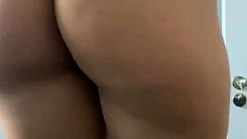 Cacheada do cuz�o dan�ando funk in this gay dance video