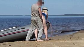 Só uma turista relaxando com o barqueiro