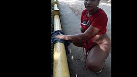 Blottar min stora rumpa och våta fitta för främlingar på gatan.