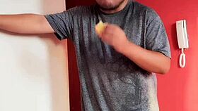 llego el repartidor de la pizza y no tengo dinero le pago con mi culo y acabo en lechada lista para tener quesito entre las piernas que rica forma de ahorrar dinero